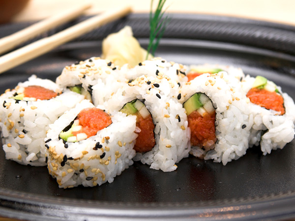 Order Spicy Tuna Roll food online from Sushiraw store, Los Angeles on bringmethat.com