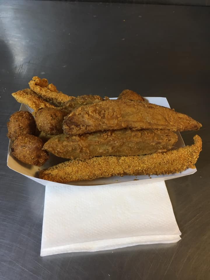 Order 10 Piece Fish Basket food online from Baileys Fried Chicken & Fish store, Monroe on bringmethat.com