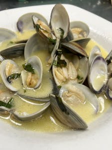 Order Steamed Littleneck Clams food online from Bistro 1051 store, Clark on bringmethat.com