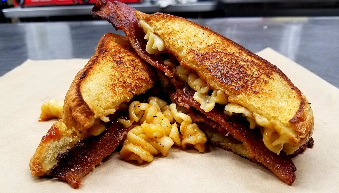 Order BBQ Bacon Mac Grilled Cheese food online from Doggystyle Premium Wieners + Burgers store, Burlington on bringmethat.com