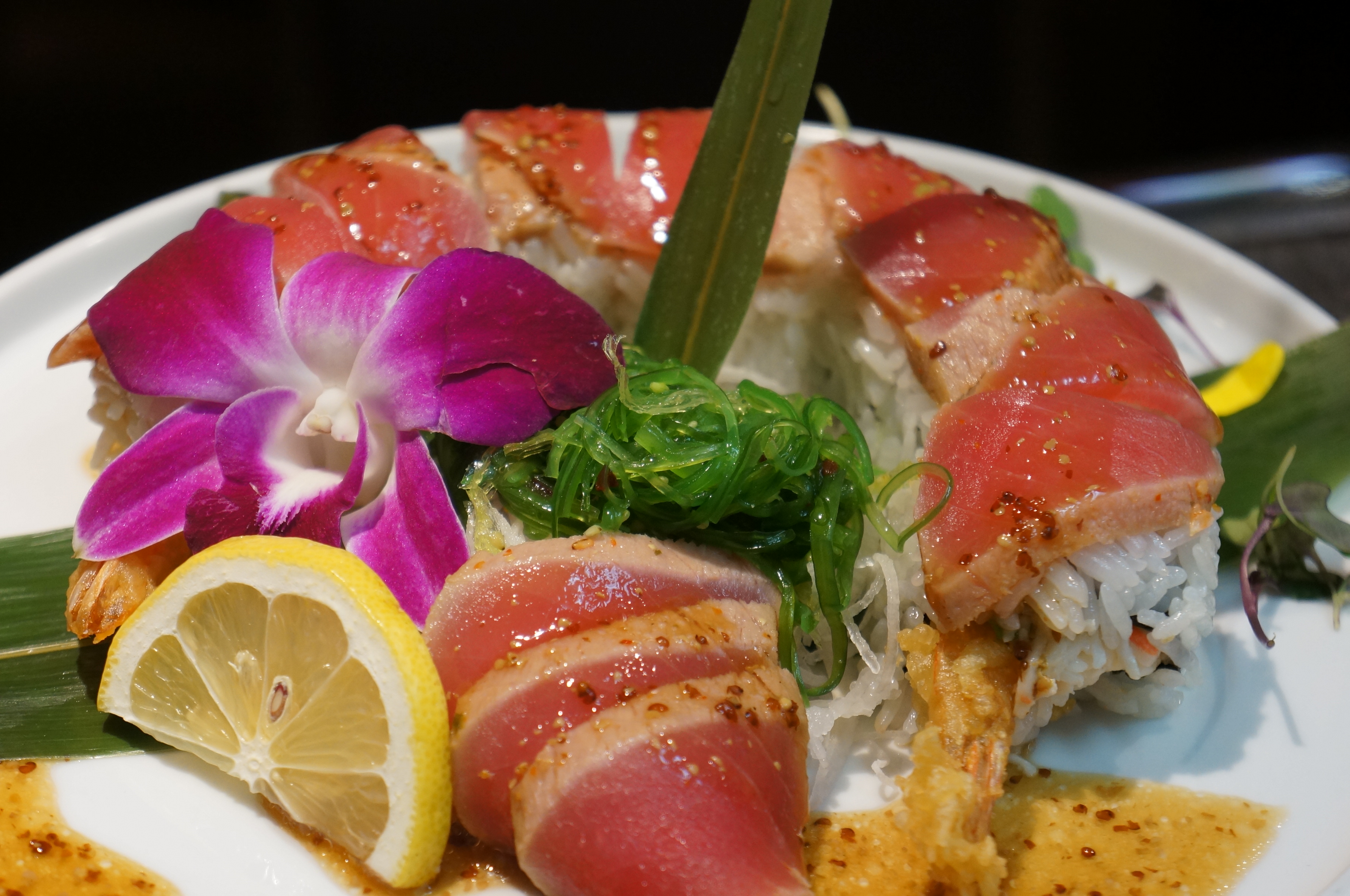 Order Tuna Tataki Roll food online from Ki Sushi & Sake Bar store, Buena Park on bringmethat.com