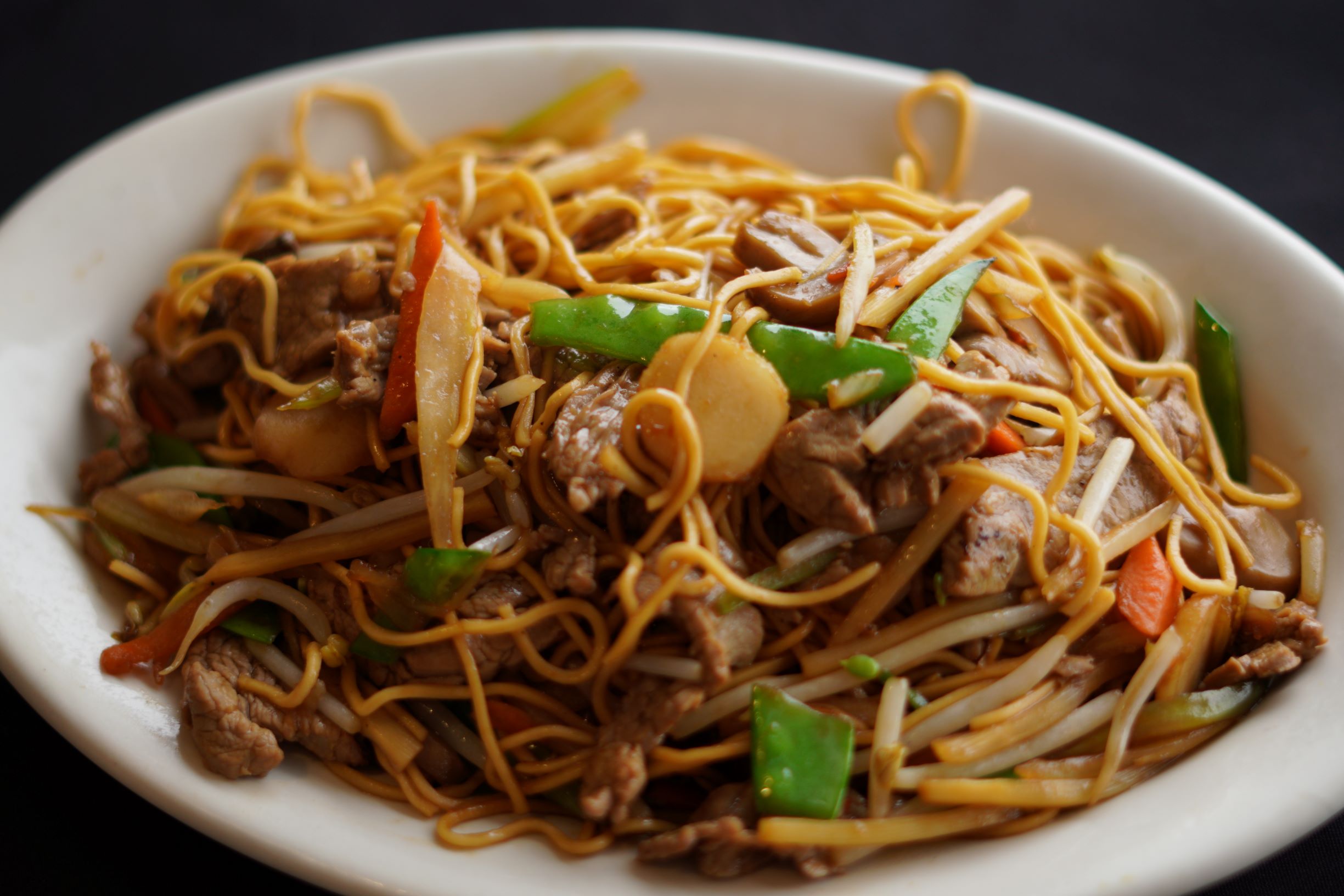 Order Chicken Lo Mein food online from Lakeville Chinese Restaurant store, Lakeville on bringmethat.com