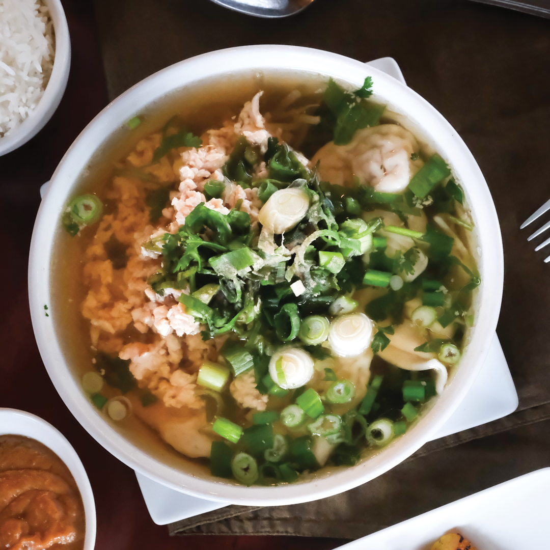 Order B26. Wonton Soup food online from Manee Thai store, Chicago on bringmethat.com