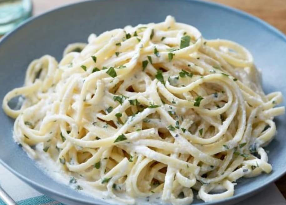 Order Linguine with Alfredo Sauce - Pasta food online from Marcelino's Pizzeria store, New Windsor on bringmethat.com