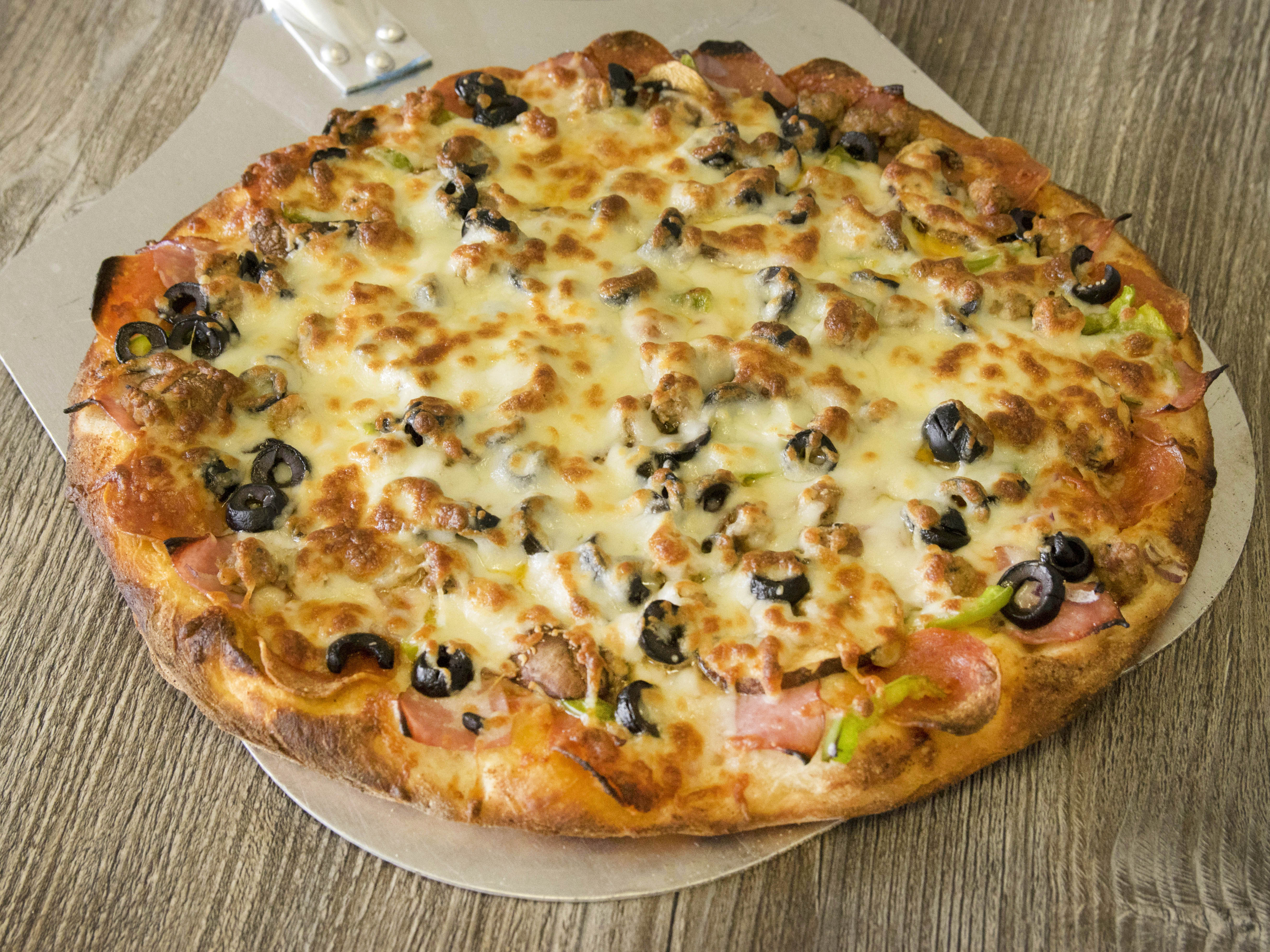 Order Supreme Gourmet Pizza food online from Roma's Pizza store, Oceanside on bringmethat.com