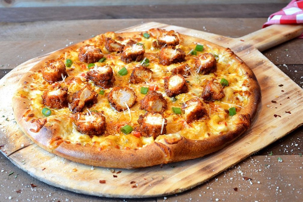 Order Nashville Hot Chicken Pizza food online from Local Pizza & Wings store, Albuquerque on bringmethat.com