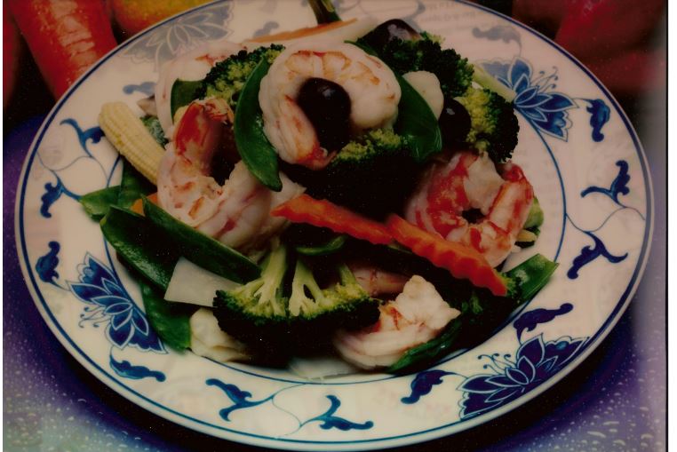 Order D4. Steamed Shrimp with Mixed Vegs food online from China Garden store, Waukegan on bringmethat.com