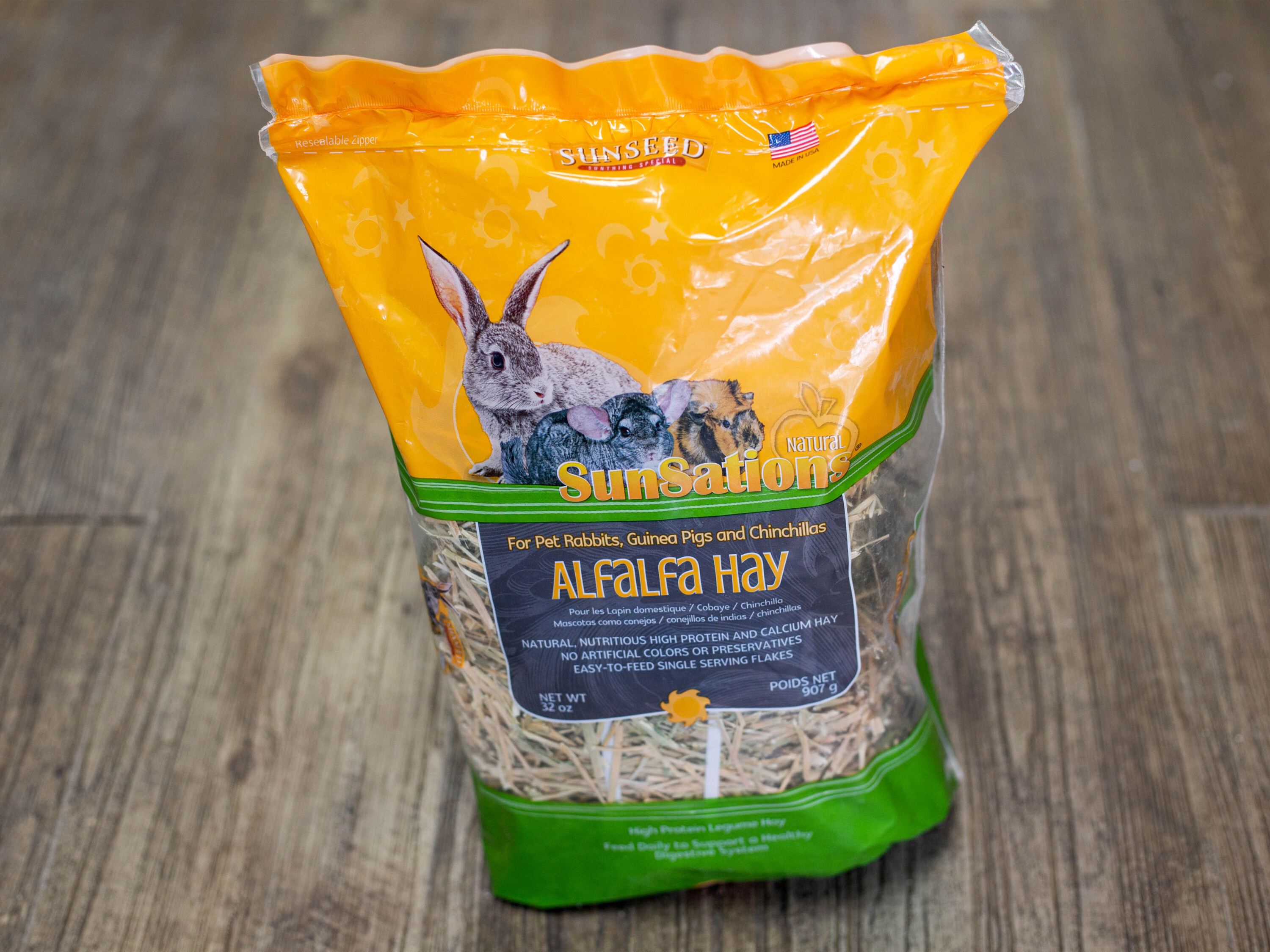 Order Sunseed - Summer Sweet Alfalfa Hay 32 oz. food online from Park Pet Shop store, Chicago on bringmethat.com