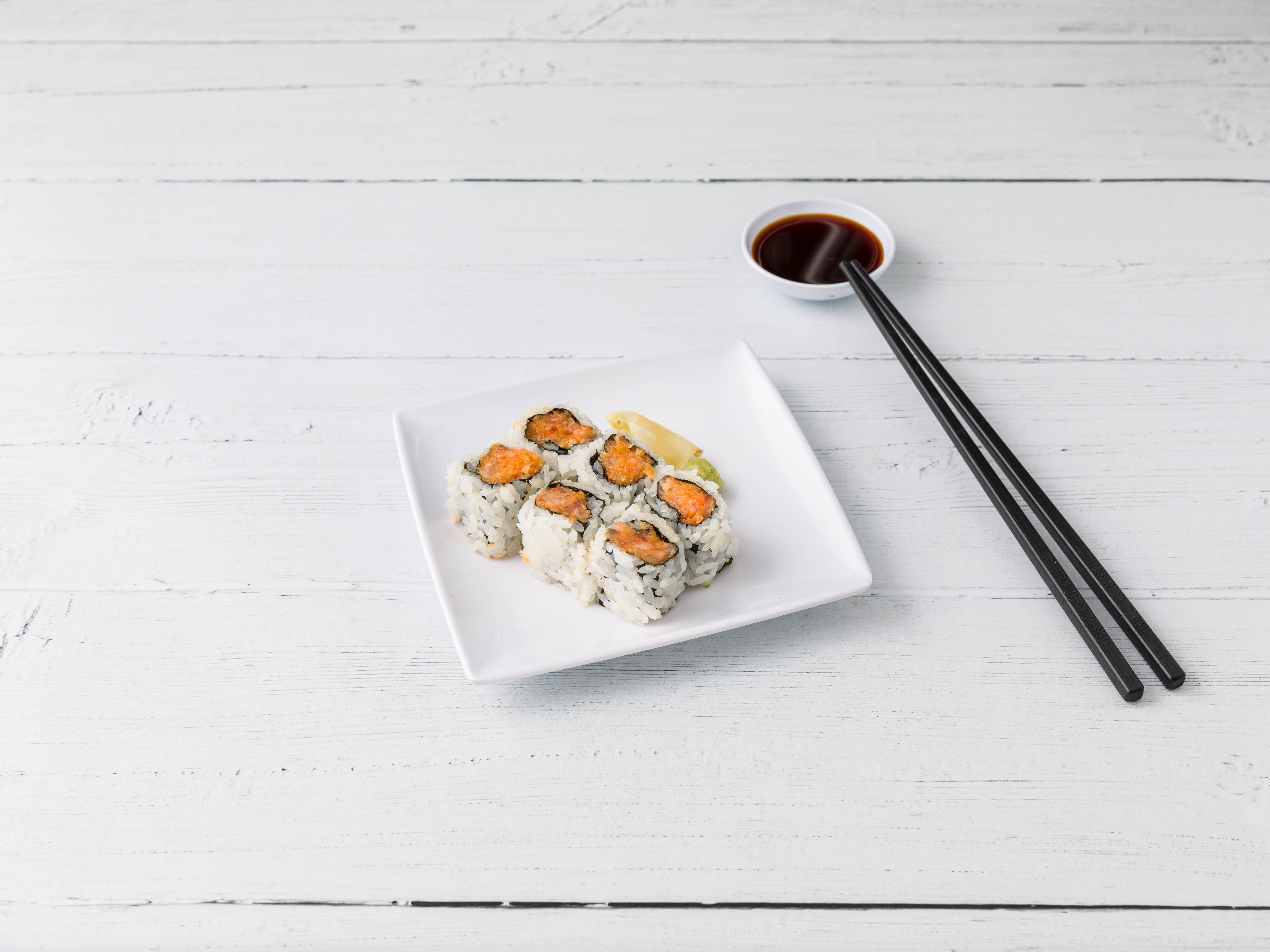 Order Spicy Crunch Roll food online from Tokyo Bay Japanese Restaurant store, New York on bringmethat.com