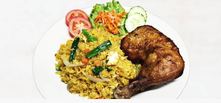 Order F1. Roasted Chicken Fried Rice food online from Pho 24 store, Smyrna on bringmethat.com