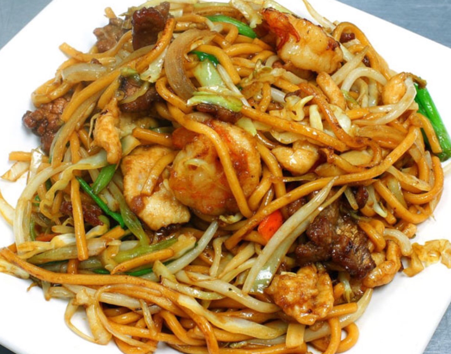 Order 73. House Special Lo Mein food online from Buffet Dynasty store, Canton on bringmethat.com