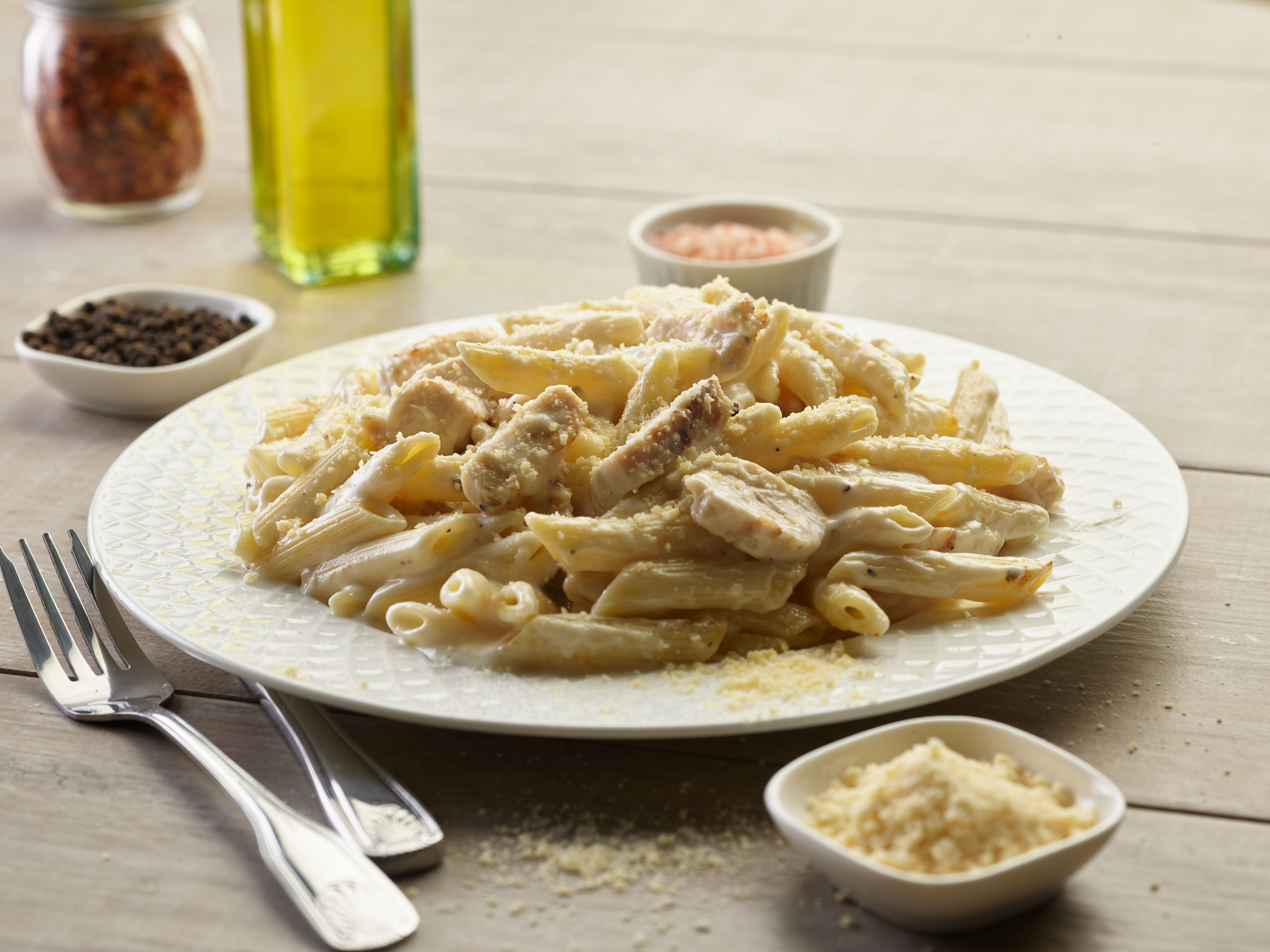 Order Alfredo Chicken Pasta food online from Chicago's Pizza With A Twist store, Roseville on bringmethat.com