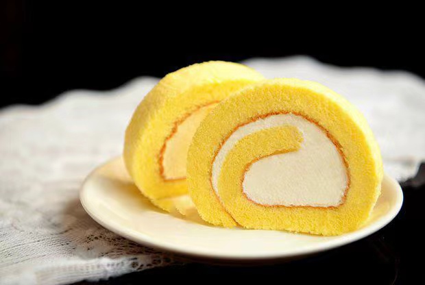 Order JAPANESE MARBLE SWISS ROLL (4PCS) food online from Bowen Bistro store, West Lafayette on bringmethat.com