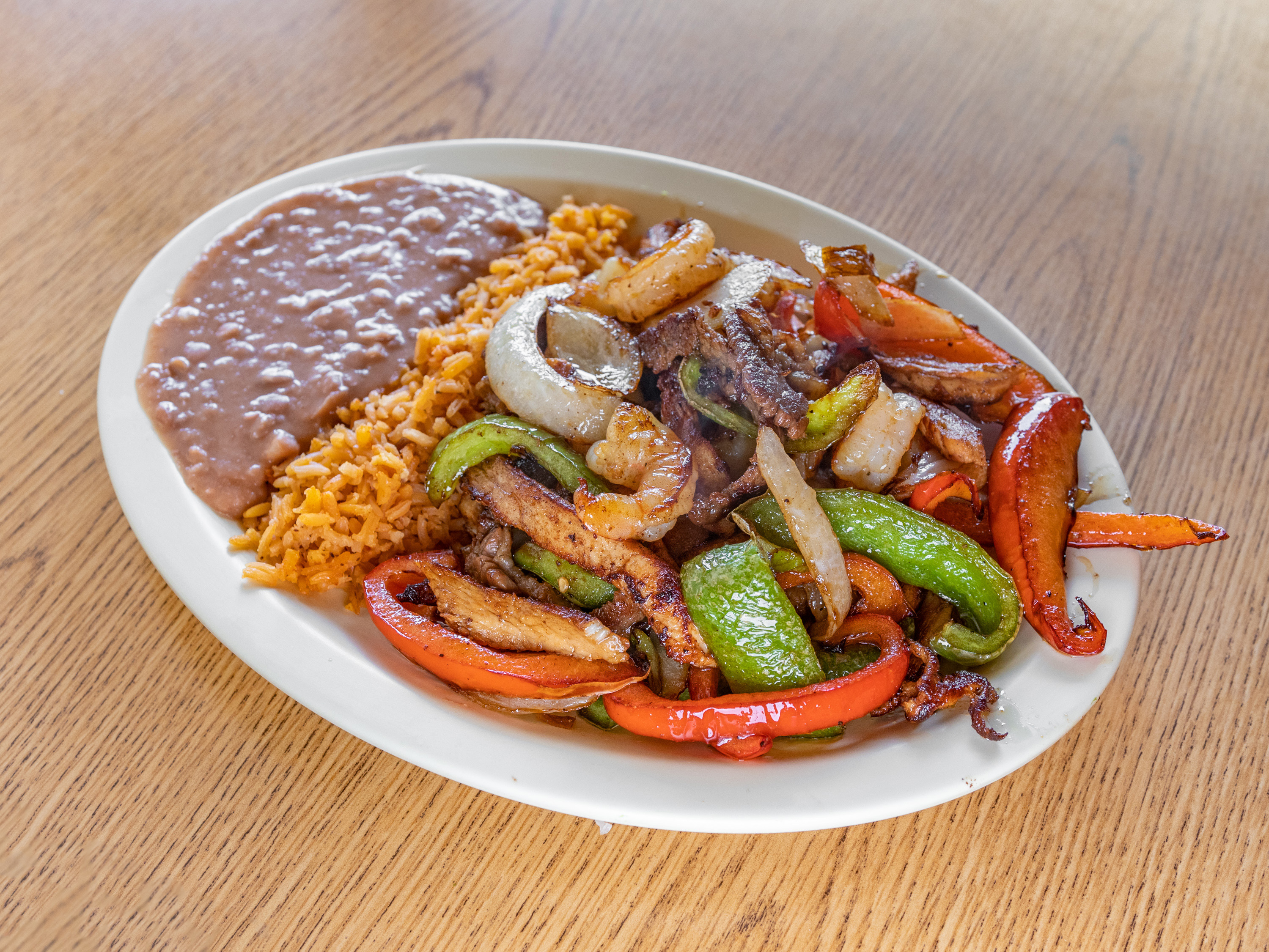 Order Chicken Fajitas Dinner food online from Taqueria Los Compadres store, Omaha on bringmethat.com