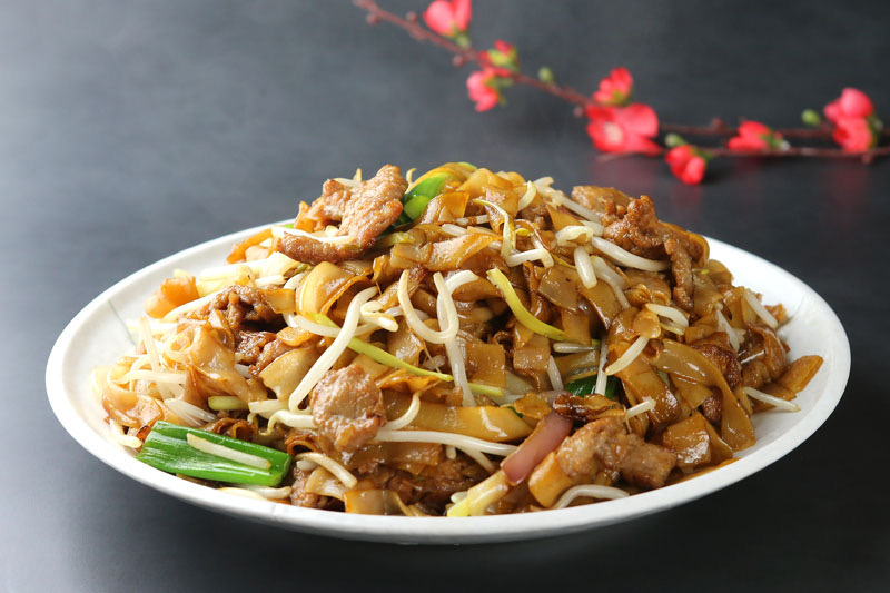 Order K06. Beef Chow Fun  炒牛河（干炒或湿炒） food online from Feng Ze Yuan store, San Francisco on bringmethat.com