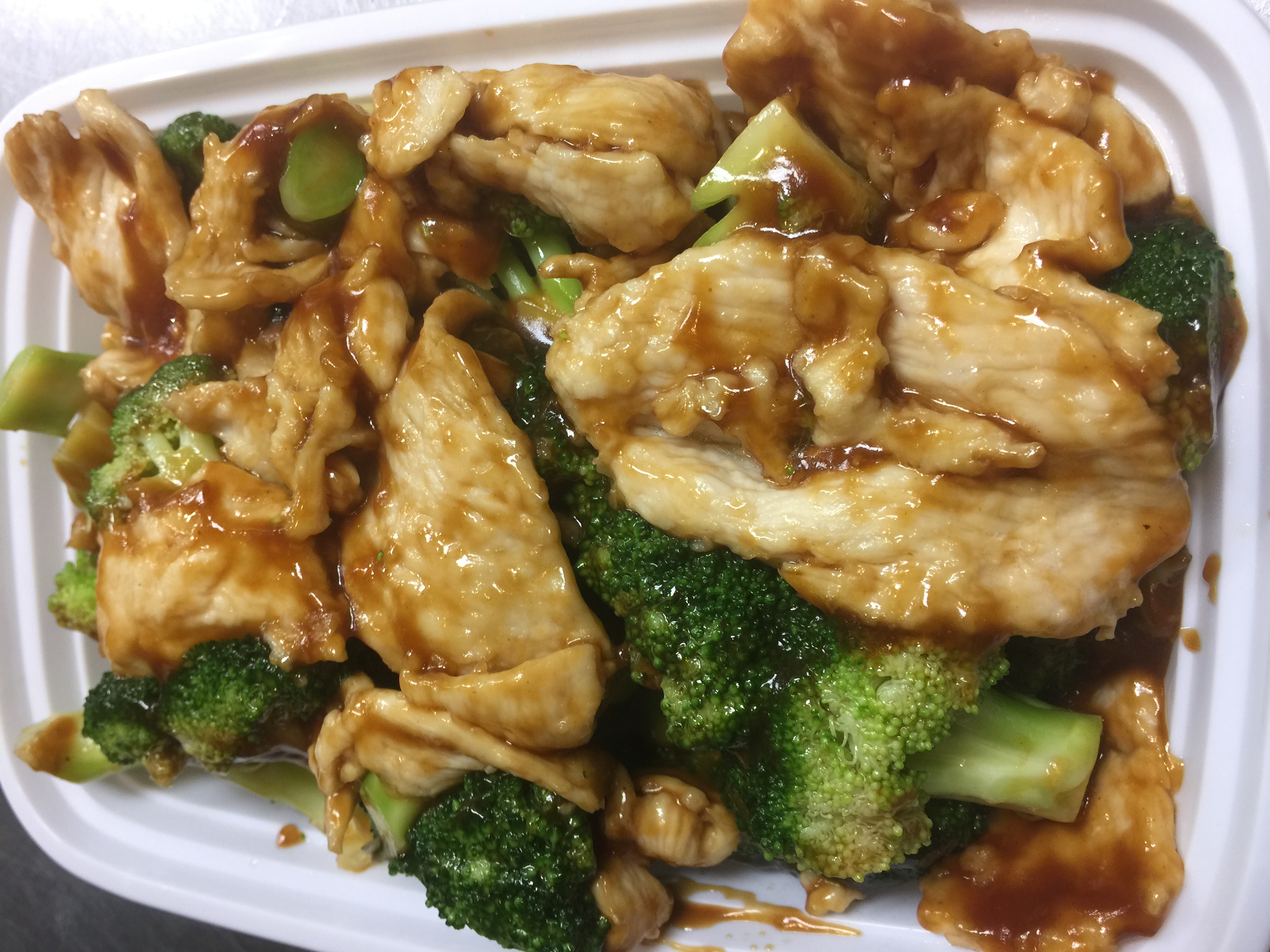 Order 85. Chicken with Broccoli food online from Heelok Asian Fusion store, Lumberton on bringmethat.com