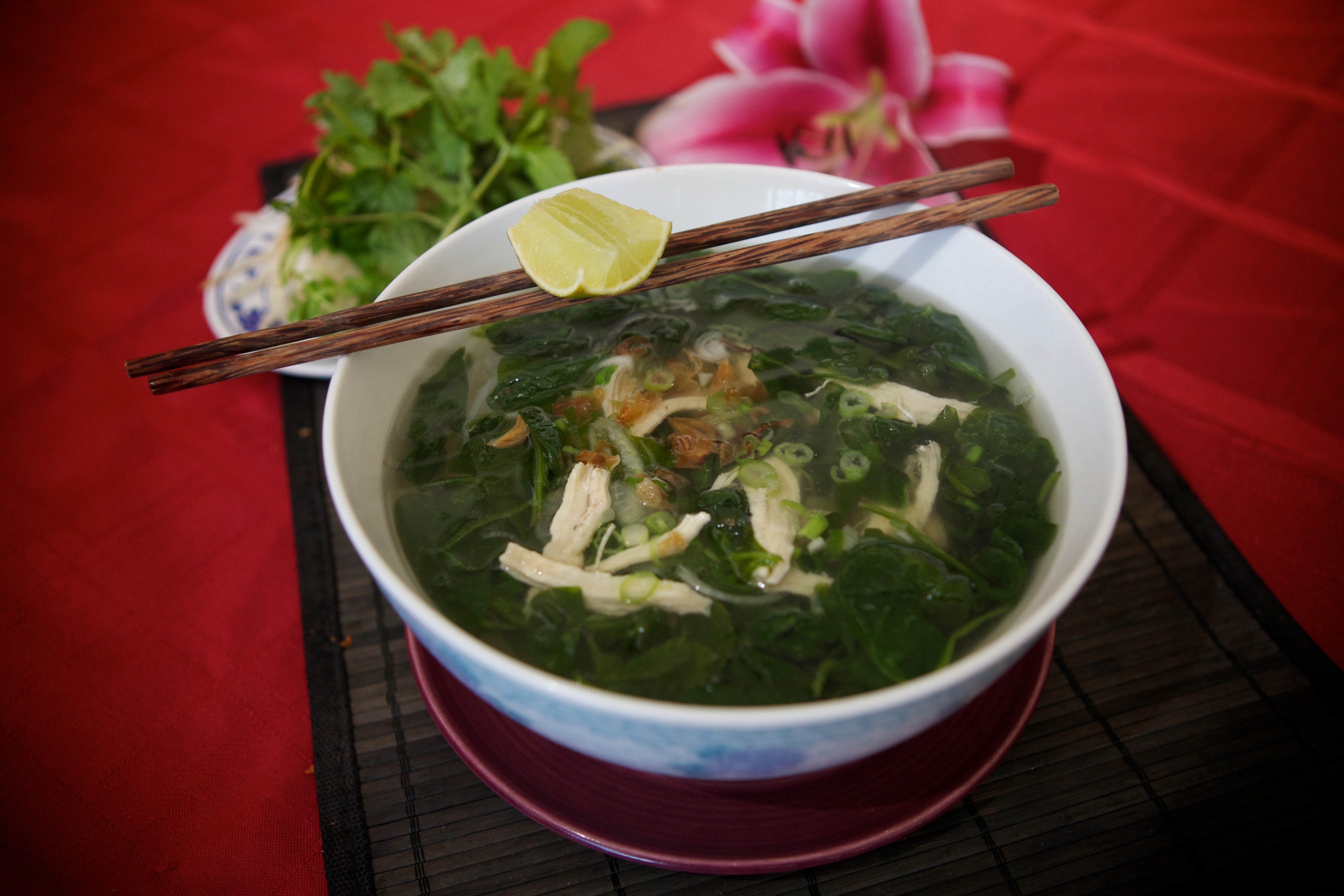 Order 22. Boneless Chicken with Spinach Soup food online from Le Paradis store, hayward on bringmethat.com