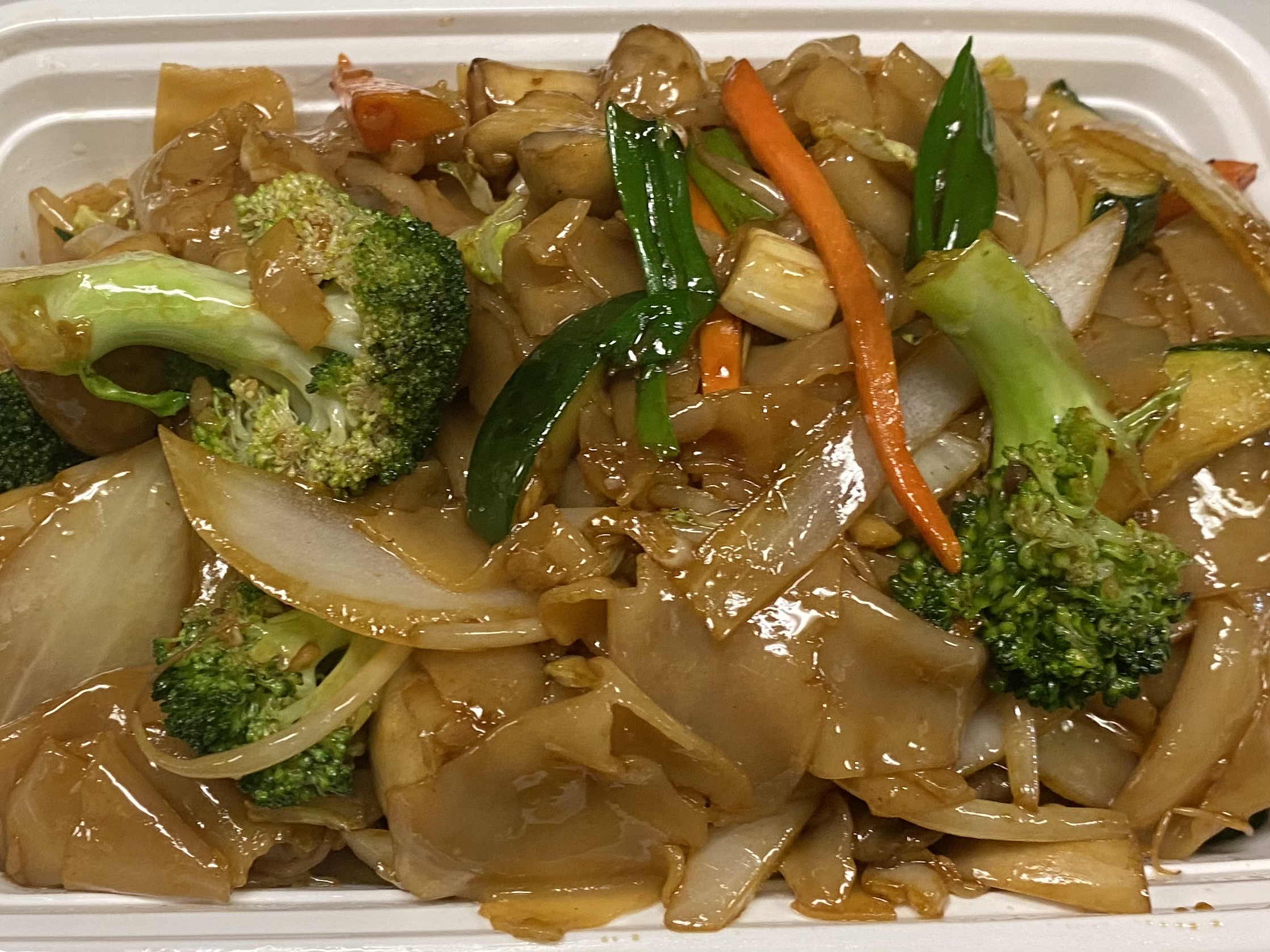 Order Vegetable Chow Fun菜河粉 food online from Kumo Asian Fusion store, Brick on bringmethat.com