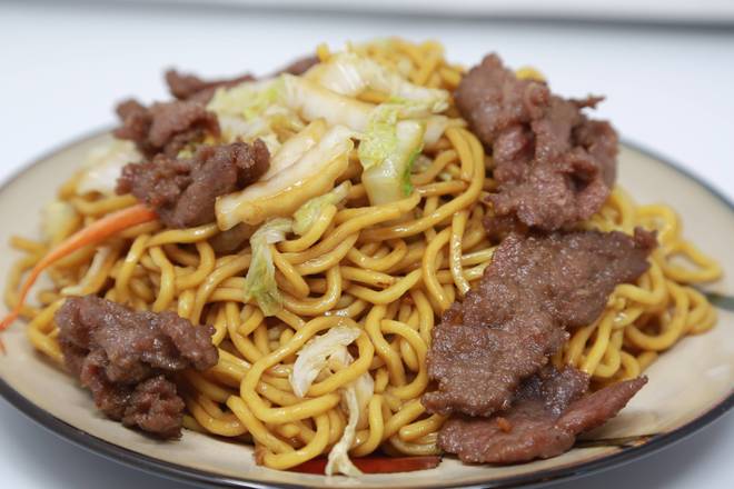 Order R5. Beef Lo Mein 牛撈麵 food online from Uncle Chen's Chinese Restaurant store, State College on bringmethat.com