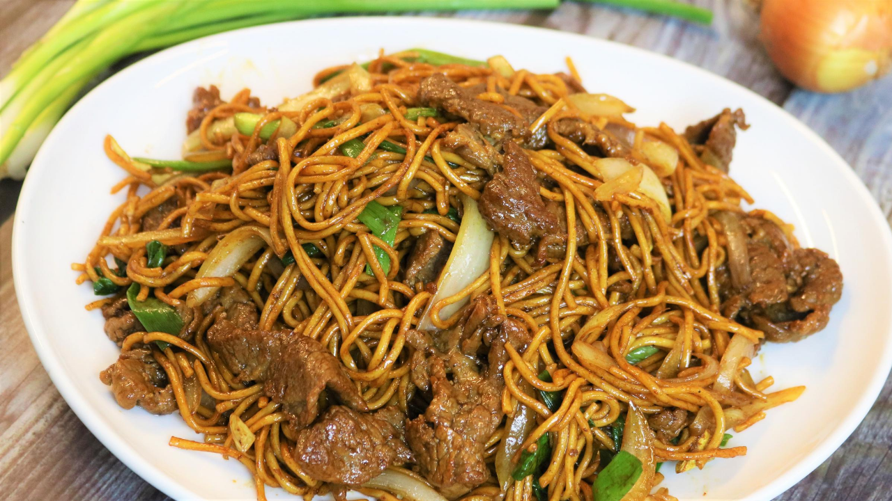 Order 54. Beef Lo Mein food online from Profit Chinese Restaurant Ii store, New York on bringmethat.com