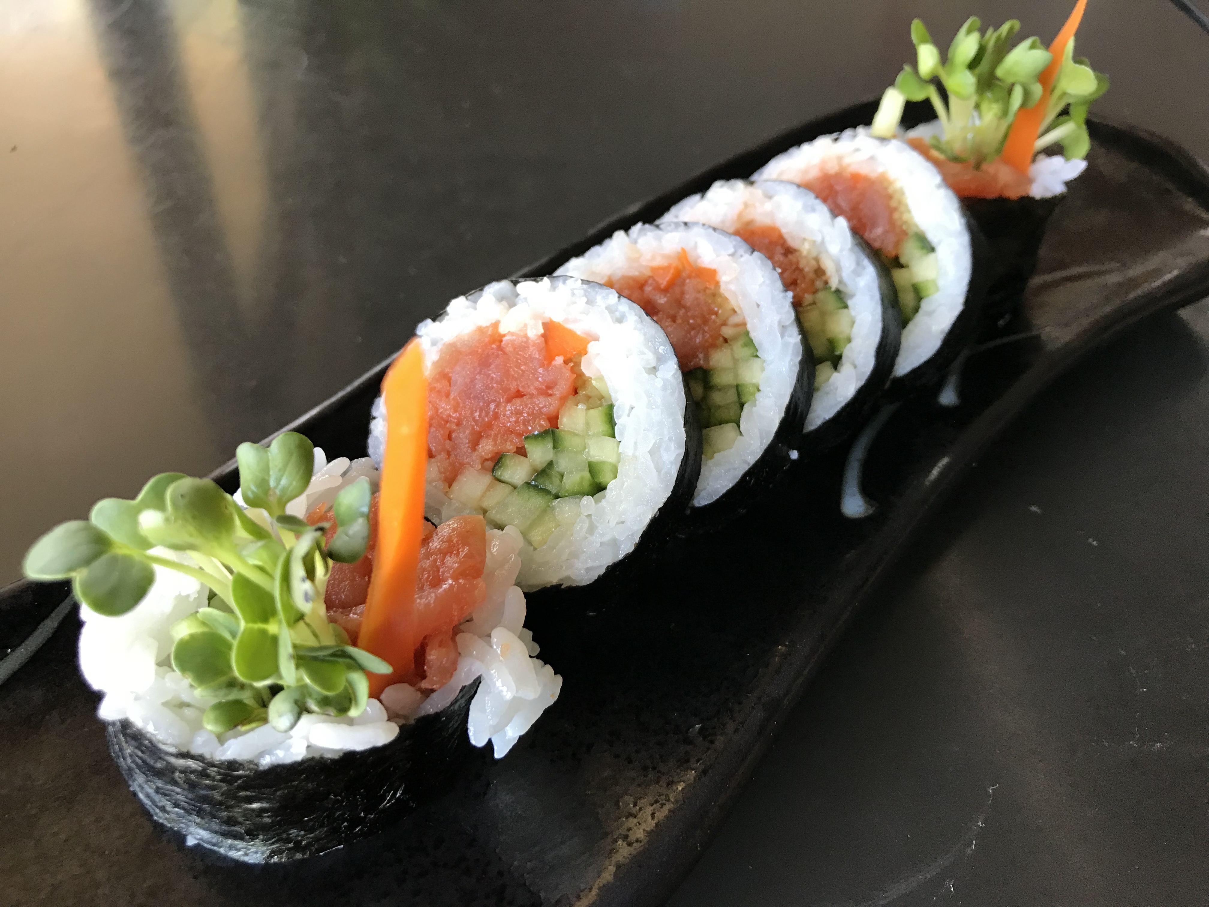 Order Spicy Tuna Roll food online from Sushi Lounge store, San Diego on bringmethat.com