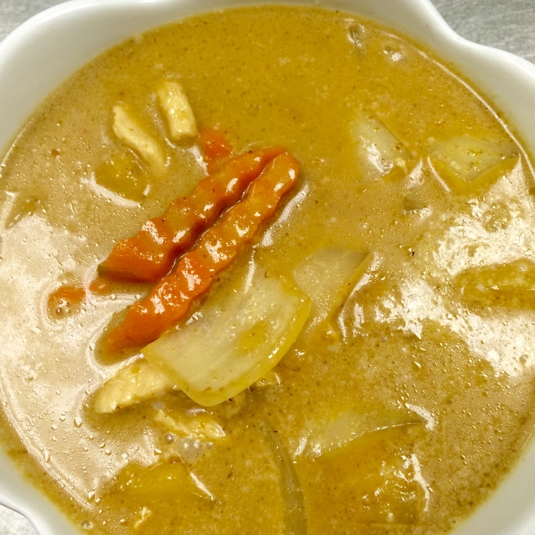 Order Yellow Curry food online from Thai Silver Spoon store, Springboro on bringmethat.com