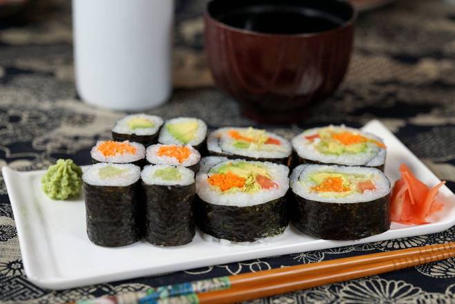 Order Lunch A food online from Osaka sushi express & fresh fruit smoothies store, Chicago on bringmethat.com