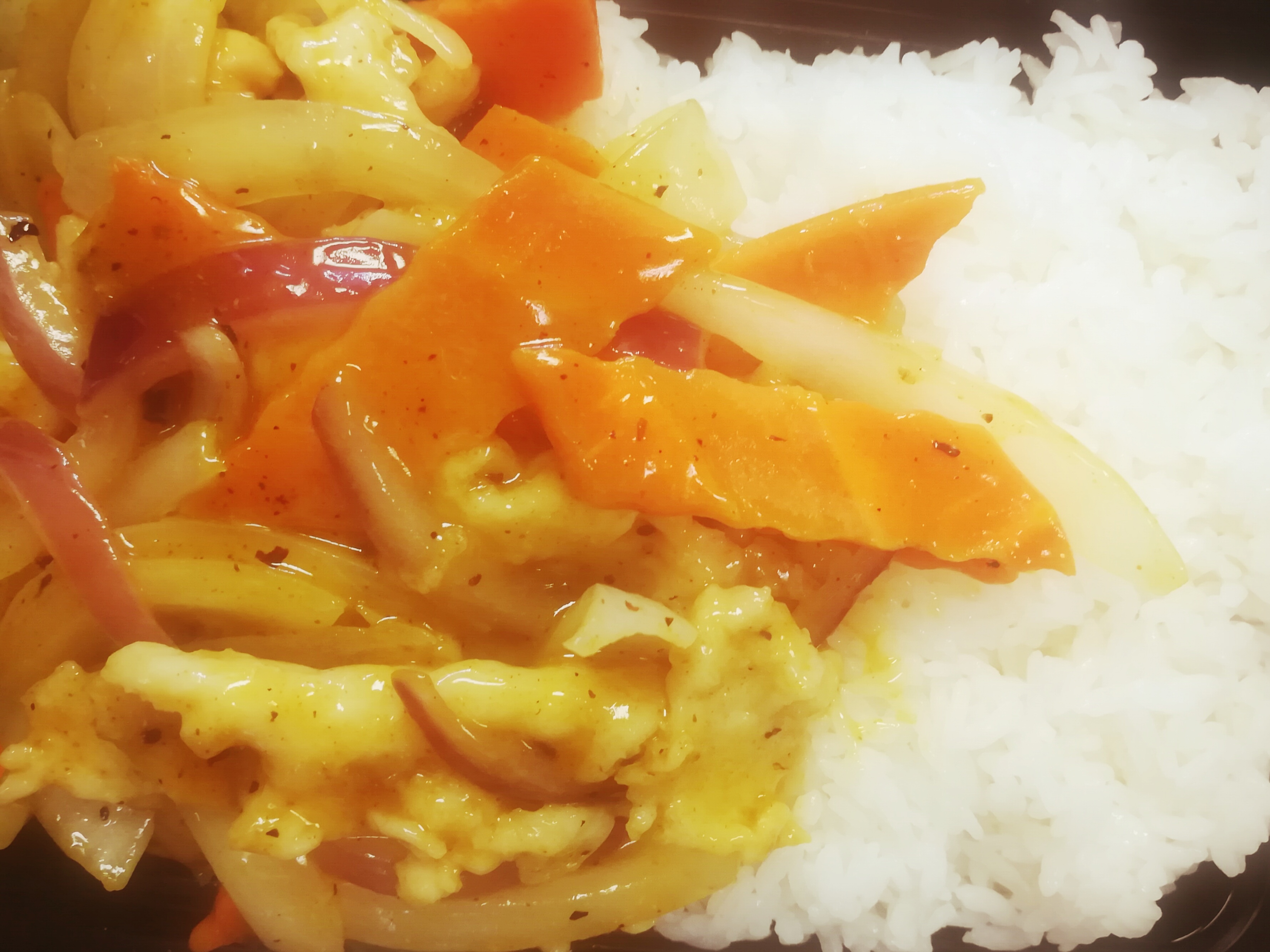 Order C24. Curry with Onion Combo food online from Canton Wok store, Pawtucket on bringmethat.com