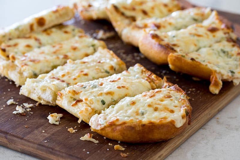 Order Garlic Bread with Cheese food online from Seniore Pizza store, San Mateo on bringmethat.com