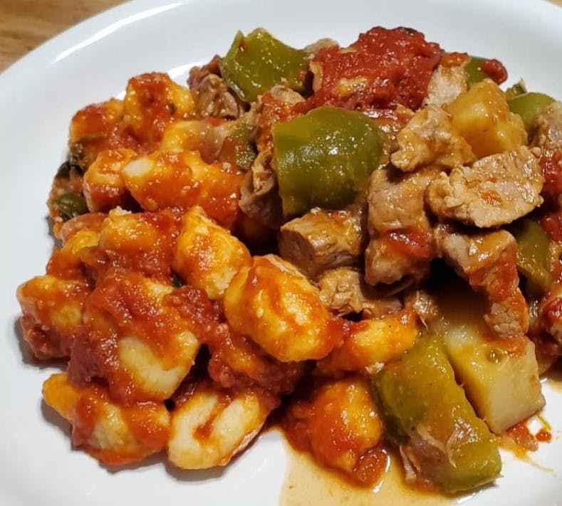 Order Veal Stew with Peppers - Entree food online from Bella Italia Ristorante & Pizzeria store, Newton on bringmethat.com
