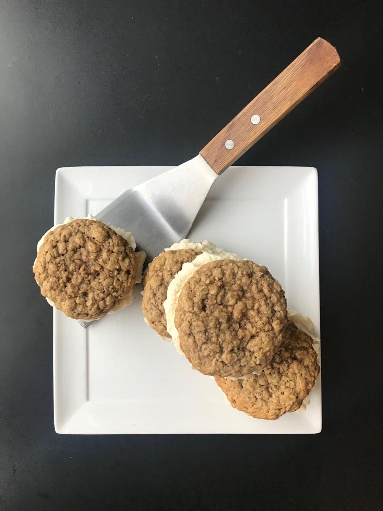 Order Housemade  Oatmeal Cream Pie food online from Bob's Pizza store, Chicago on bringmethat.com