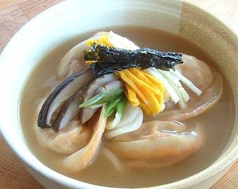 Order Kimchi Dumpling Soup 김치만둣국 food online from Tree Garden store, Houston on bringmethat.com