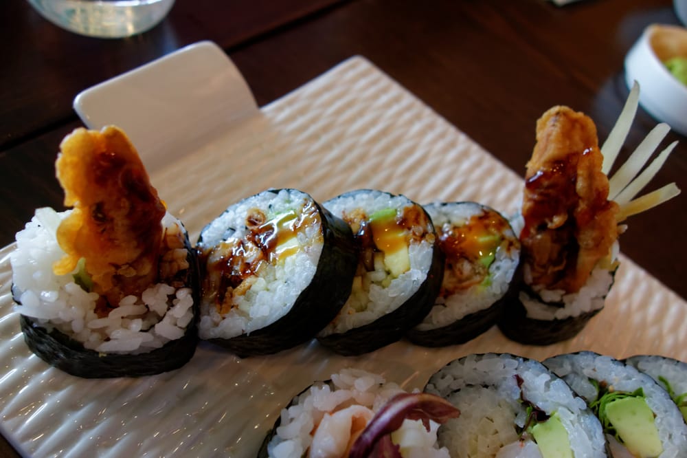 Order R22. Spider Roll food online from 5th Ave Sushi store, Arlington Heights on bringmethat.com