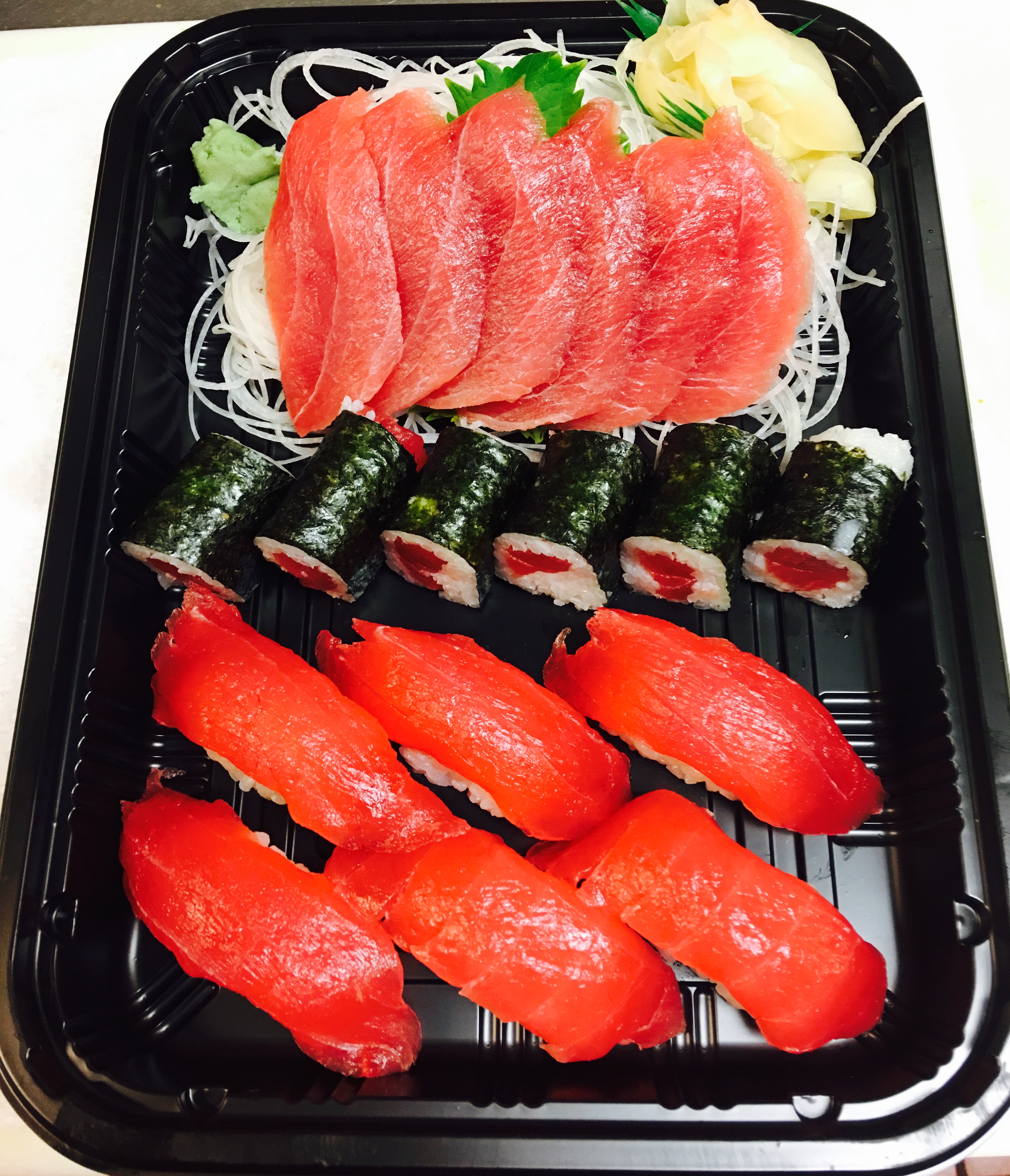 Order E02. Tuna Lover Combination  food online from Asakuma Sushi Delivery-Marina Del Rey store, Los Angeles on bringmethat.com