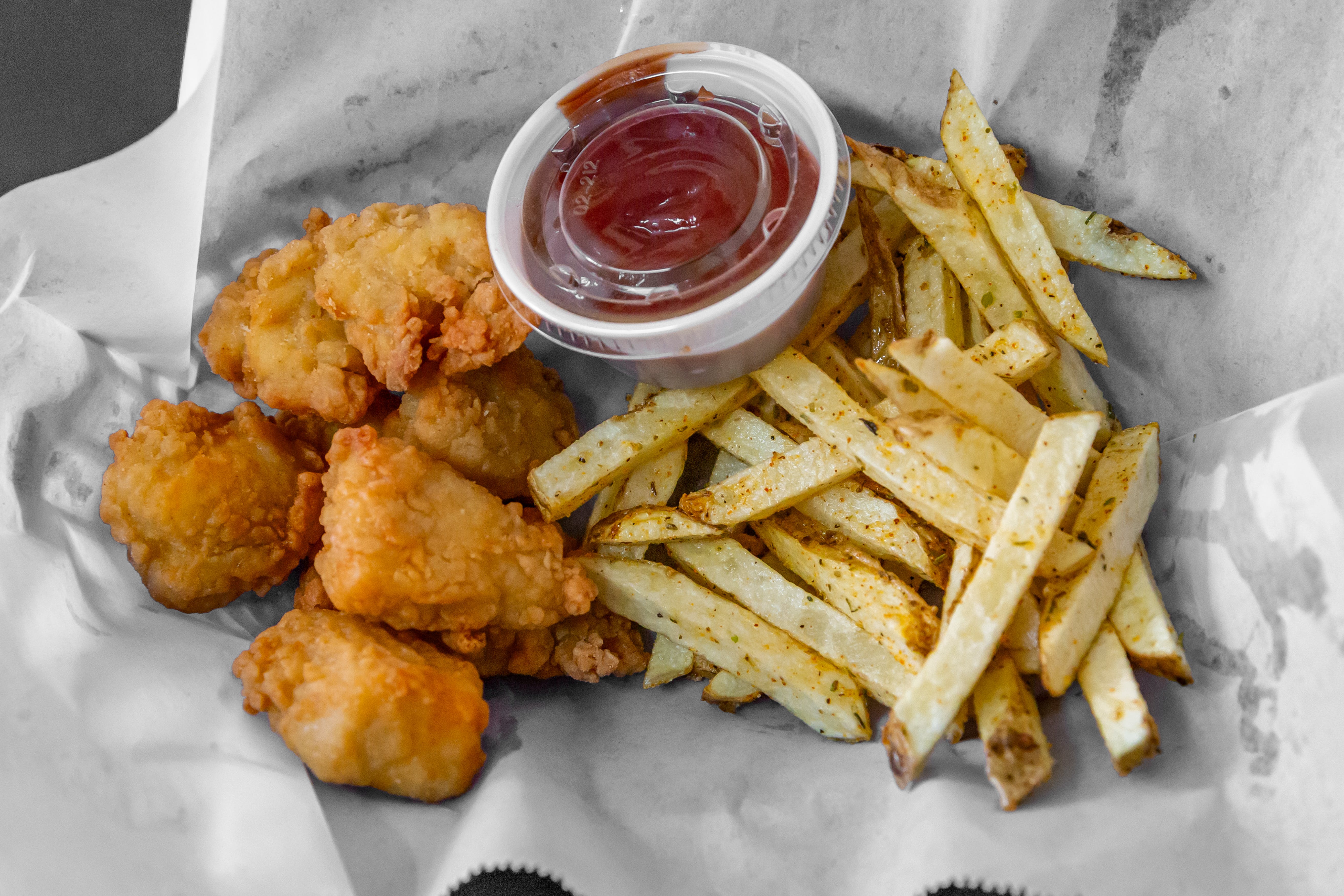 Order Kid's Chicken Bites & Chips - Kids Menu food online from New York Pizzeria & Catering store, Dobson on bringmethat.com