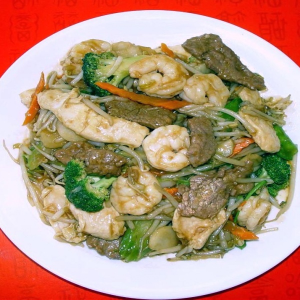 Order Combination Cantonese Style Chow Mein food online from Chop Suey Huang store, Chicago on bringmethat.com