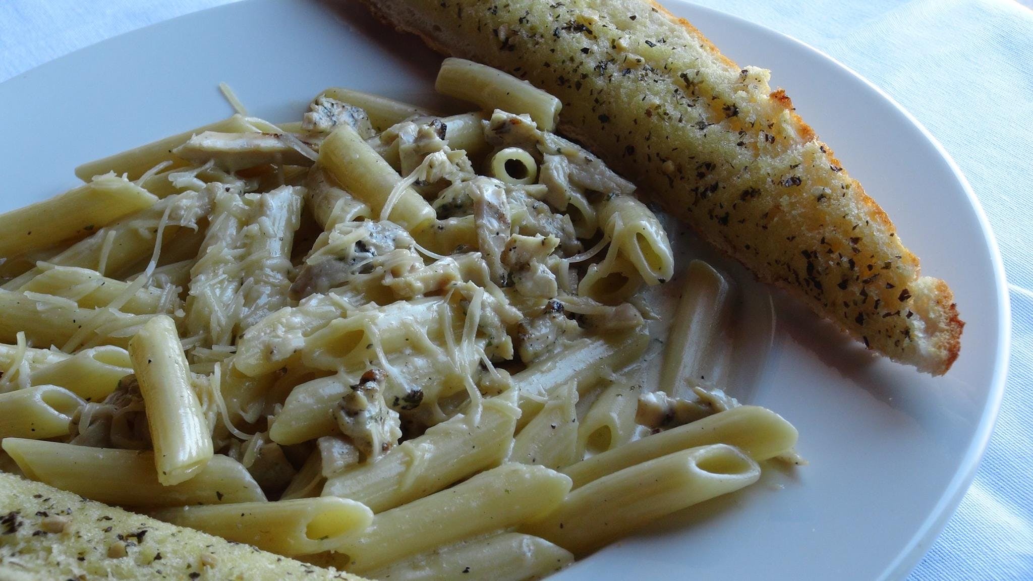 Order Pasta Alfredo - Pasta food online from That Guy's Pizza store, Fountain Hills on bringmethat.com