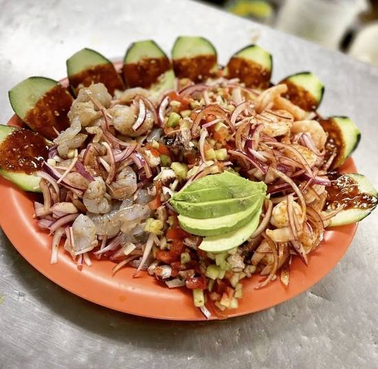 Order Vuelve A La Vida food online from Tacos Acambaro store, Salinas on bringmethat.com