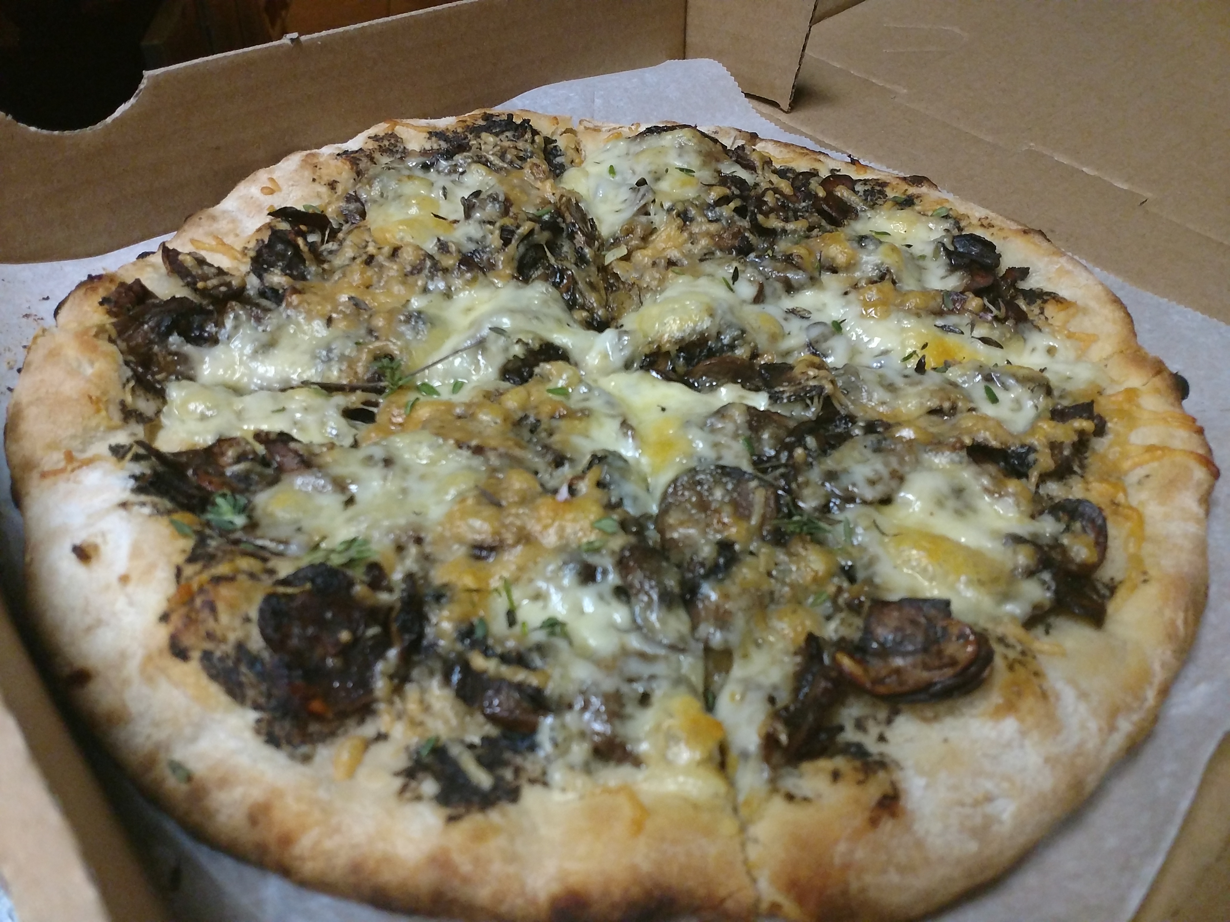 Order Funghi Pizza food online from Al Forno Caffe store, Costa Mesa on bringmethat.com