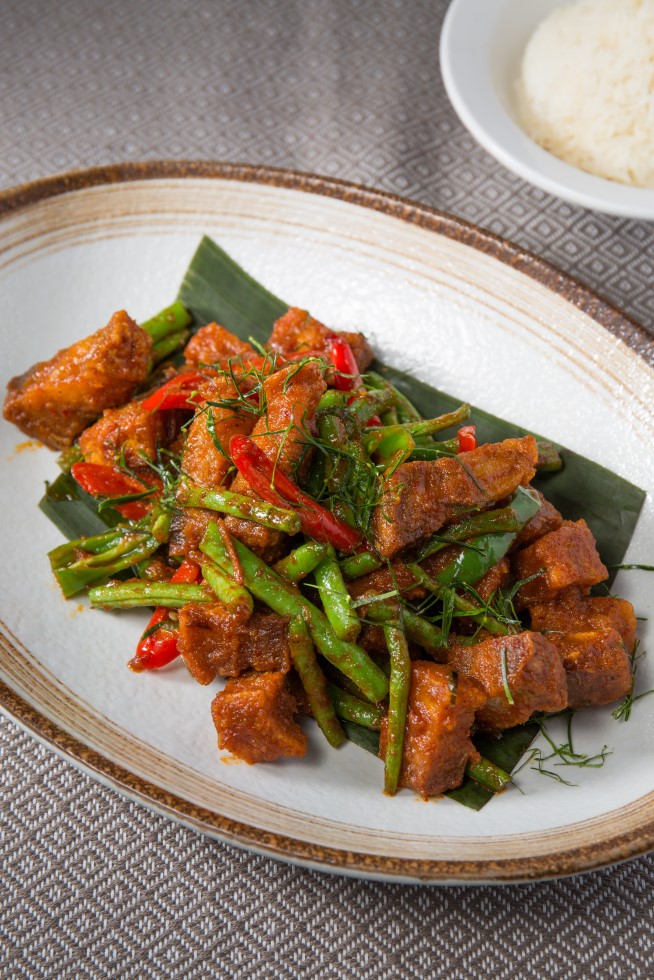 Order Pad Prik Khing with Crispy Pork *** food online from Lan Larb store, New York on bringmethat.com