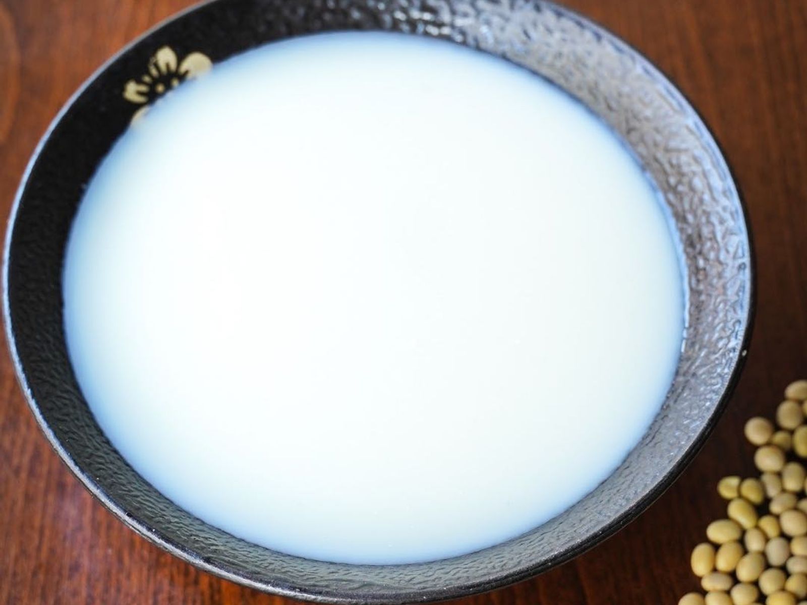 Order Homemade Soybean Milk 鲜磨豆浆 food online from Mid Summer Lounge store, Champaign on bringmethat.com
