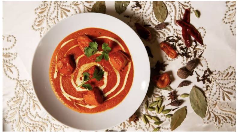 Order Classic Butter Chicken food online from India Oven - Citrus Heights store, Citrus Heights on bringmethat.com