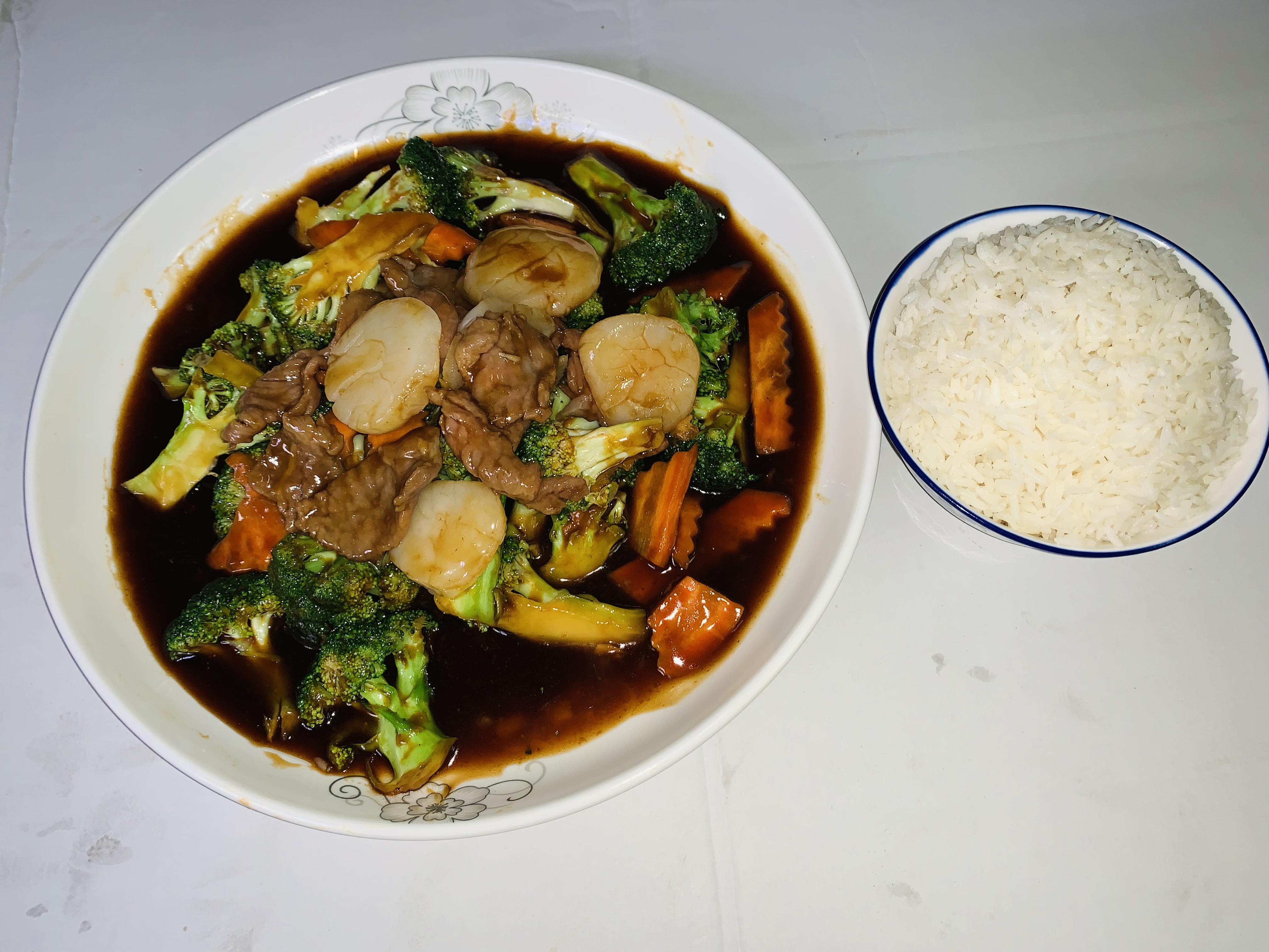 Order H20. Scallop and Beef with Broccoli 芥蓝干贝和牛 food online from Hai Sun Chinese Restrnt store, Brooklyn on bringmethat.com