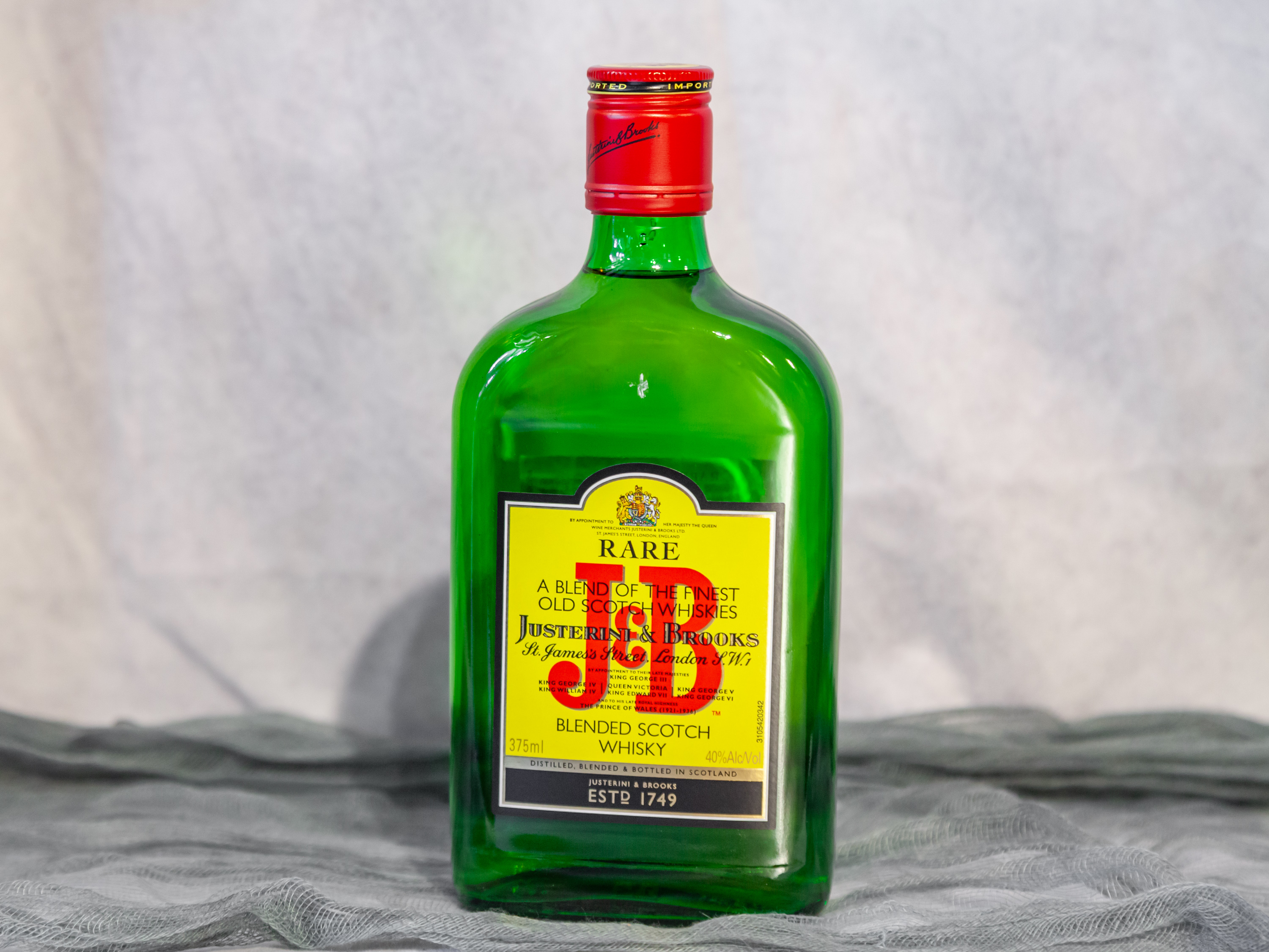 Order J&B Rare Blended Scotch food online from Alameda Cellars Wines And Liquors store, Alameda on bringmethat.com