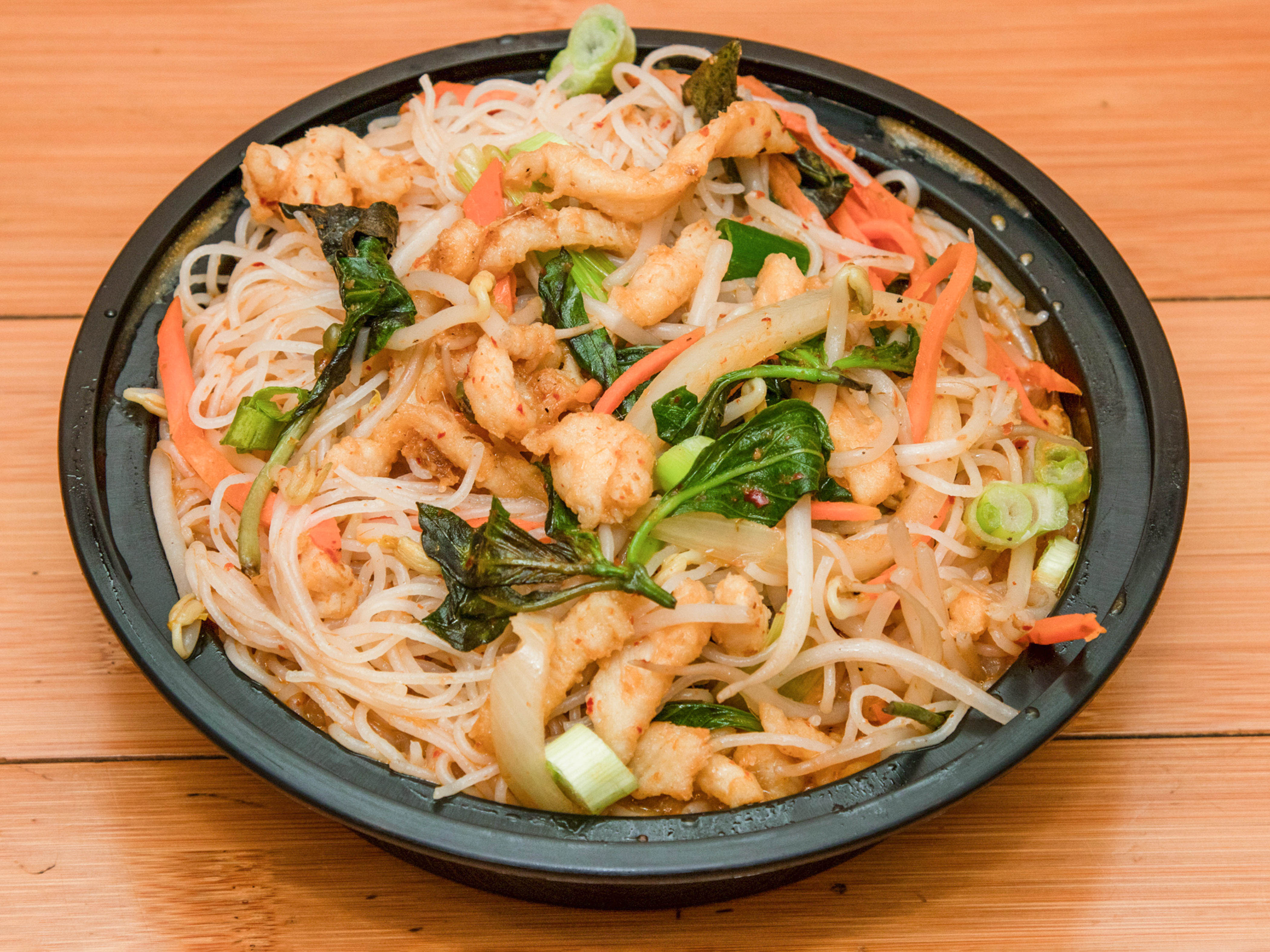 Order Thai Curry Noodles with Chicken food online from New Dynasty Chinese Restaurant store, Washington on bringmethat.com