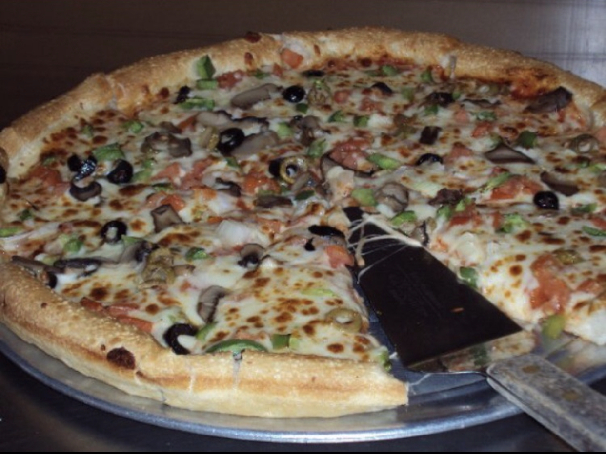 Order Vegetarian Pizza food online from Fernando's store, Chattanooga on bringmethat.com