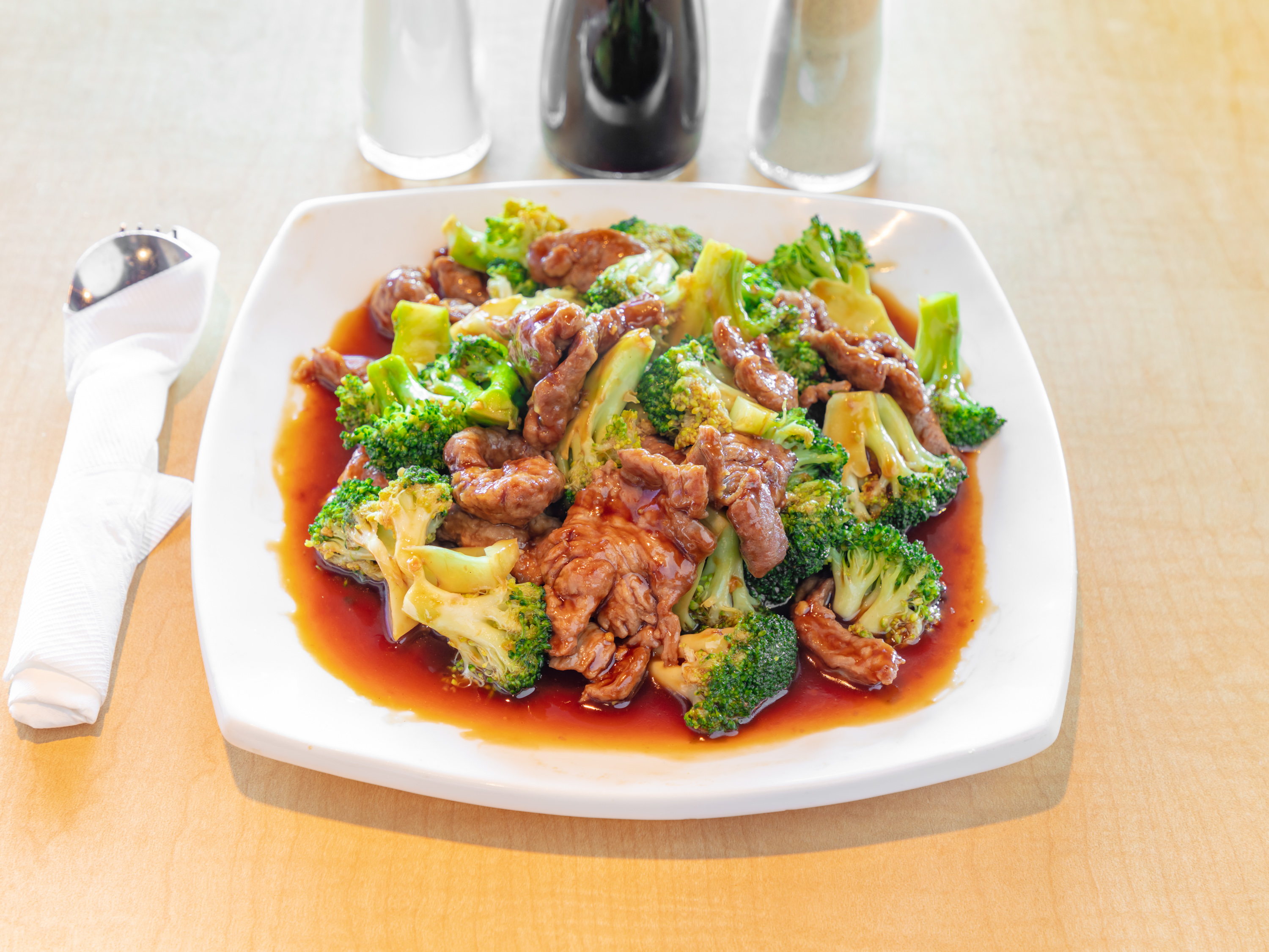 Order Beef with Broccoli food online from Golden China store, Southlake on bringmethat.com