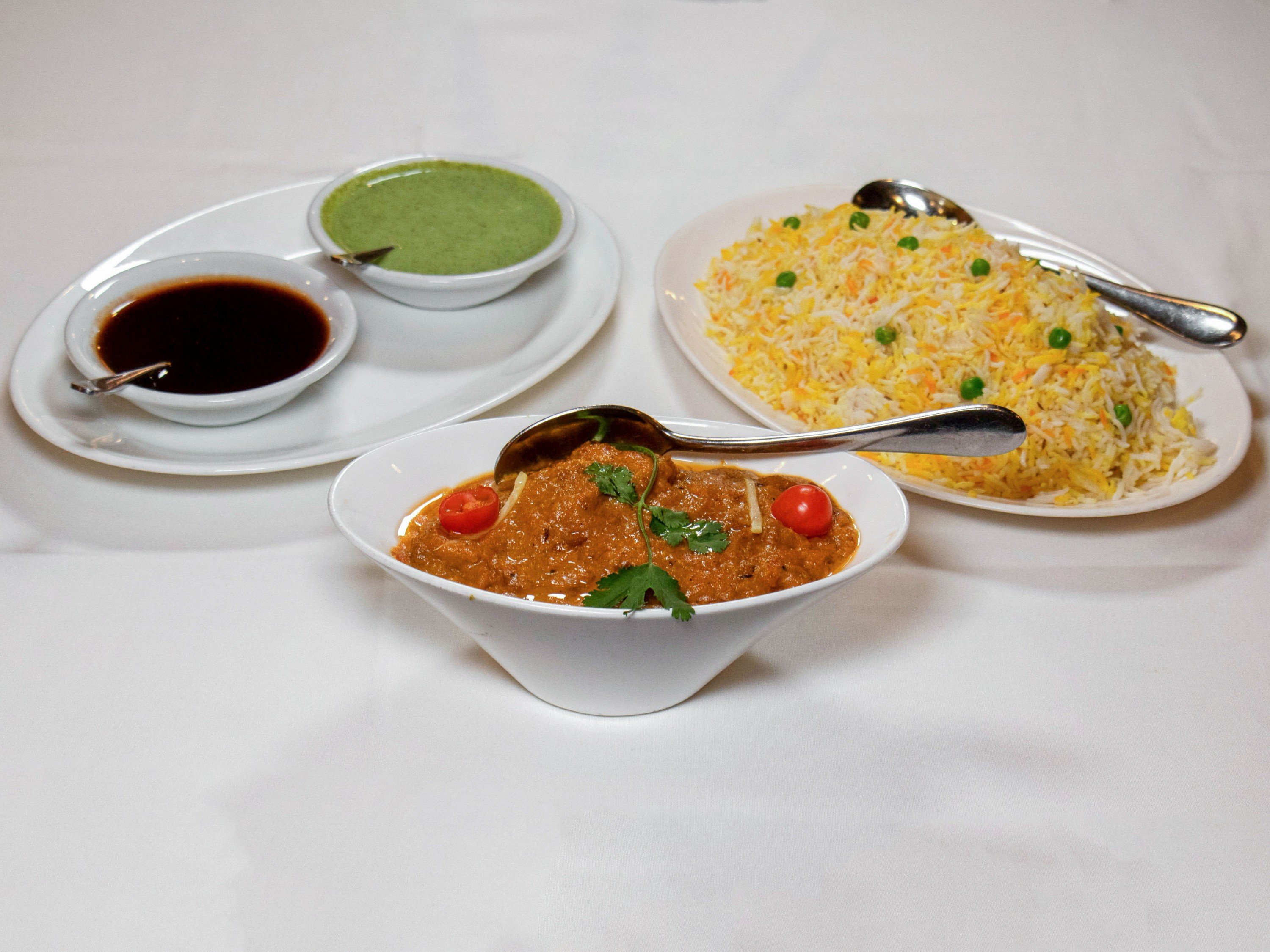 Order 9. Kesar Chicken Korma food online from Rajaji Fine Indian Cuisine store, Washington on bringmethat.com