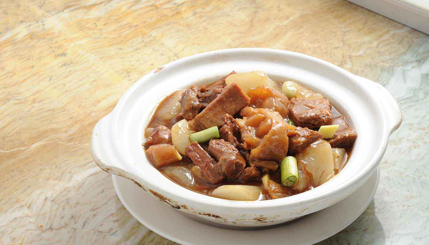 Order E6. Beef Stew with Daikon in Casserole (蘿蔔牛腩煲) food online from Happy Harbor Cuisine store, Alhambra on bringmethat.com