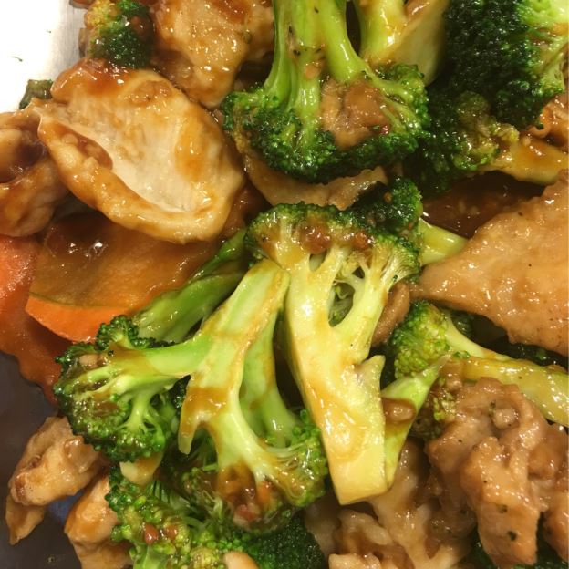 Order 48. Chicken with Broccoli food online from China Buffet store, Wentzville on bringmethat.com